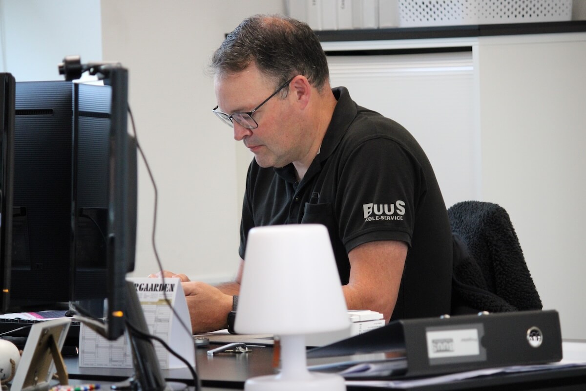 Buus Køle-service ansat på kontor